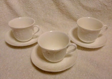 WEDGWOOD WHITE EMBOSSED STRAWBERRY & VINE 3 CUPS & SAUCERS 1988 BLACK STAMP