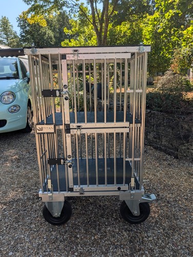 Titan dog show - show, trolley