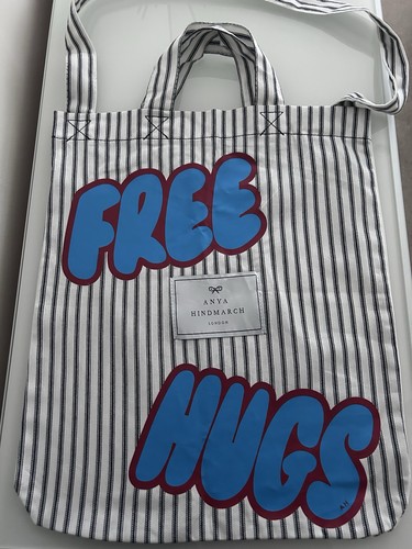 Anya hindmarch free hugs - anya,