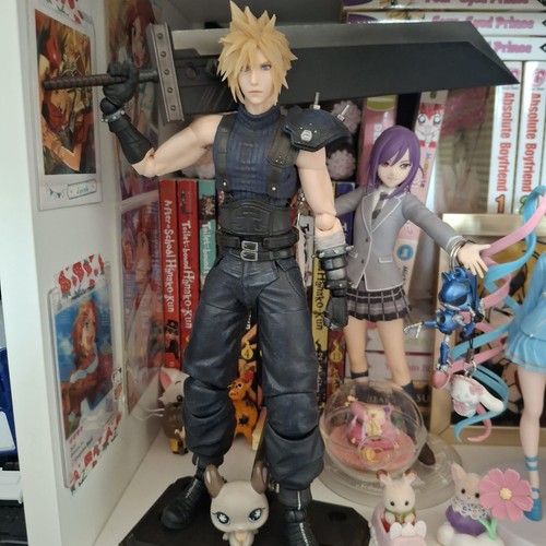 Play arts kai cloud strife - play,