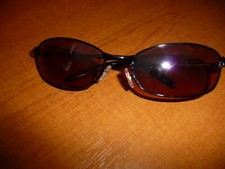 Foster Grant Brand Stylish Sunglasses - lovely condition - must see