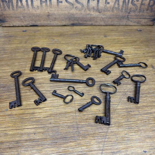 Antique vintage keys bundle - vintage,