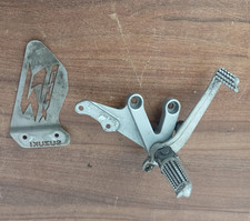 Suzuki GSXR600 GSXR750 K4 K5 Right Front Footpeg Rearset Hanger & Heel Plate