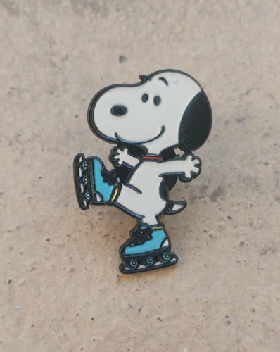 Snoopy pin badge brooch - badge,