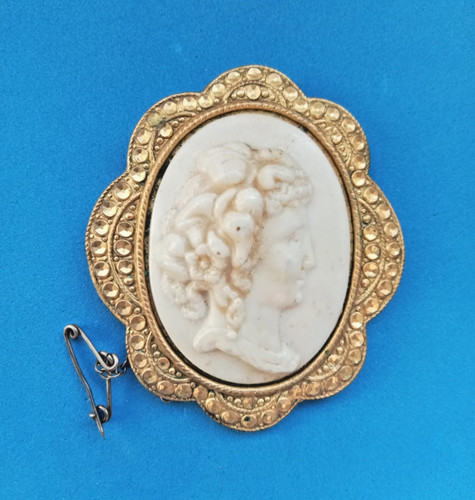 Vintage gold plated cameo - gold,
