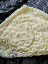 NEW CIRCULAR BABY SHAWL HAND KNIT IN LEMON 3PLY YARN 