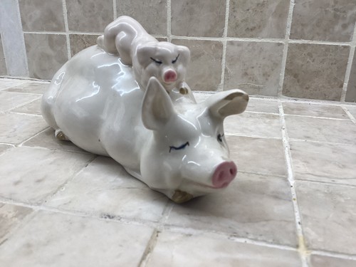 Beswick pig with piglet - beswick,