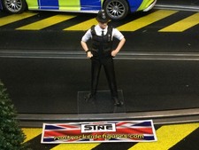 1/32 police figures, MET , Beat Officer in Helmet, 1:32 figures, Beat Single 104