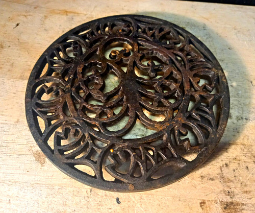 Vintage round black cast - vintage, iron