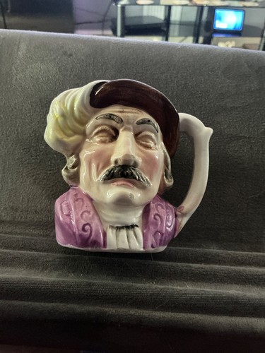 Medium toby jug - toby,