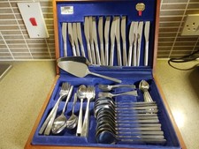 Viners 82 Piece Daisy Love Story 8 Place Wooden Canteen Stainless Steel