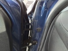 DOOR HINGE VAUXHALL CORSA MK5