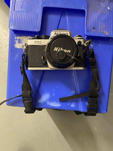 Nikon fe2 silver 35mm - 35mm, film