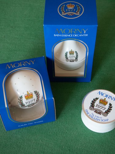 Royal memorabilia queen - royal,