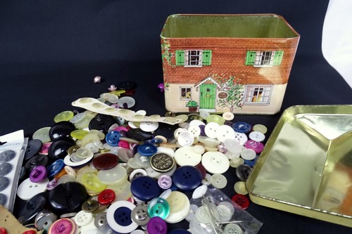 Vintage button cottage shaped - button,