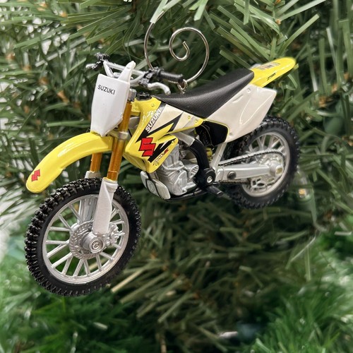 Suzuki 250 dirt bike - dirt,