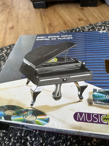 Baby grand piano player - baby,