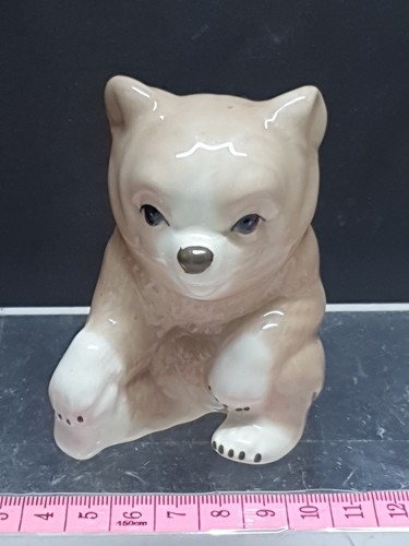 Szeiler figure sitting bear - szeiler,