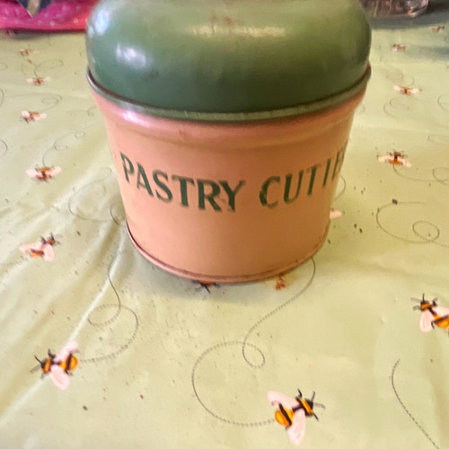 Vintage metal round cookie - vintage,