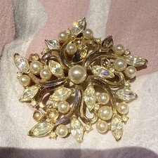 Crown Trifari Vintage