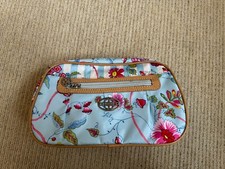 OILILY MAKE UP TRAVEL