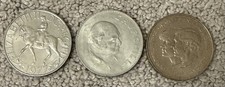 3 Commemorative Coins In Coin Holder Inc Churchill Crown.