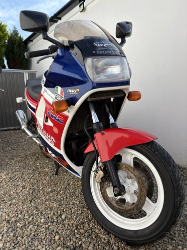 Honda vfr750f - honda,