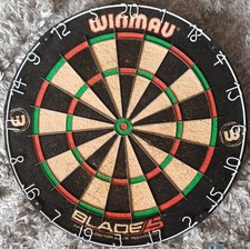 Winmau Blade 5 Bristle Dartboard With Wall Bracket.