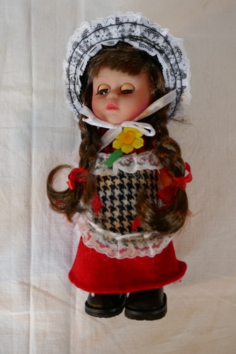 Anwen traditionally dressed - -,