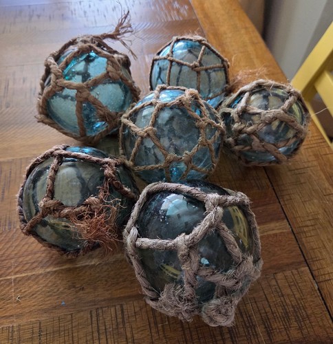 Vtg glass fishing - net, floats