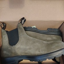BNIB blundstone boots olive green leather 2442 UK 8, USAM 9 , EU42 mens/women's 