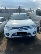 Mitsubishi L200 2014 rear axel breaking spares white