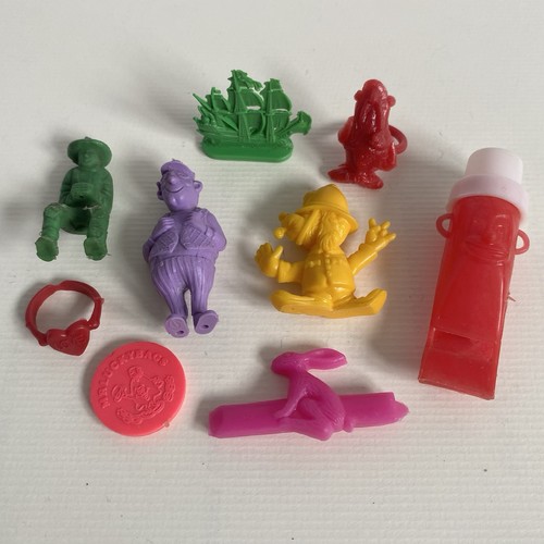 Vintage cereal toys cracker - cereal,