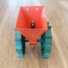 VAROMORUS CORN BEANS VEGETABLE METAL SEEDER 1-ROW MANUAL ONION RADISH BEETS