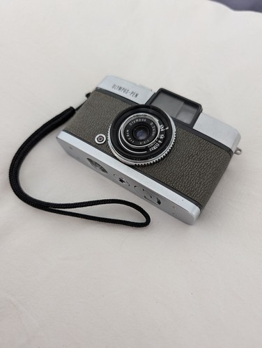 Olympus pen 35mm film compact - olympus,