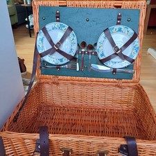 VTG Wicker Basket for 4 People