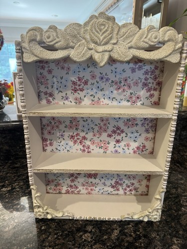 Vintage style floral wall - vintage-style,
