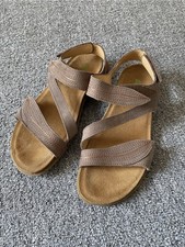 El Naturalista Panglao sandals