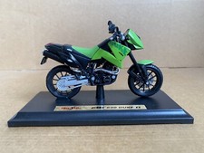 Maisto KTM 640 Duke II, 1:18 Scale, Die Cast, Plastic, On Plinth, Green Rare
