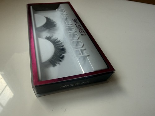 New huda beauty - lashes, hoodie