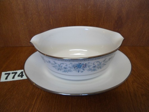 Gravy sauce boat stand - /,