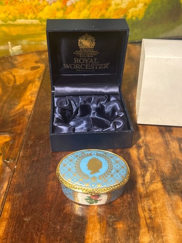 2000 royal worcester ceramic - 2000,
