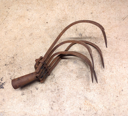 Tine hand cultivator claw - 5,
