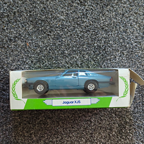Corgi mobil performance car - corgi,