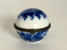 Small Hinged Porcelain Blue