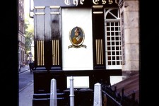OLD ESSEX HEAD PUB DEVEREUX COURT 1970`S (35MM SLIDE) LOT C31