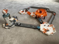 10 Hex Bugs and large track bundle (70+ pieces) including zip line 