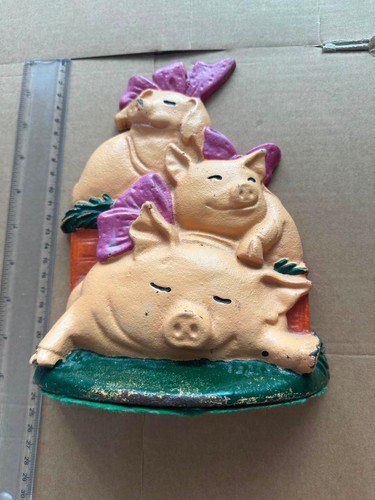Vintage cast iron pig - cast, family