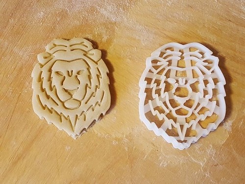 Grizzly lion lioness cookie - lioness,