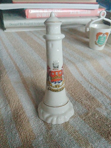 Crested ware depicting the - ware,